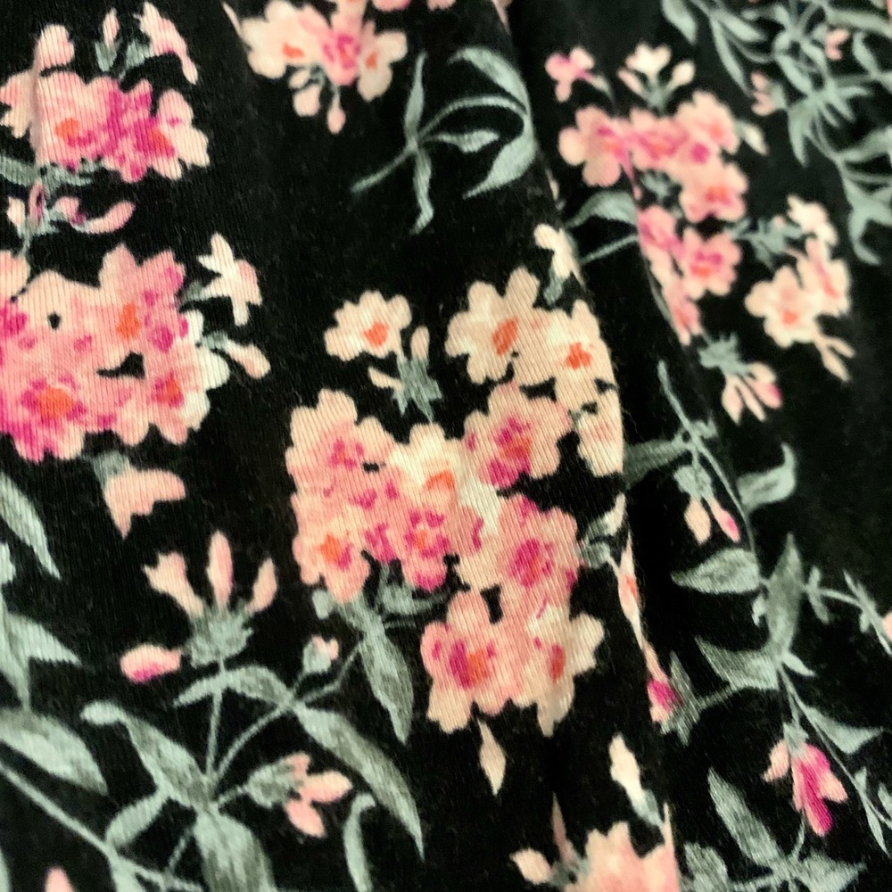 Ditsy Floral Top ✨NWOT✨ - Picture 4 of 7